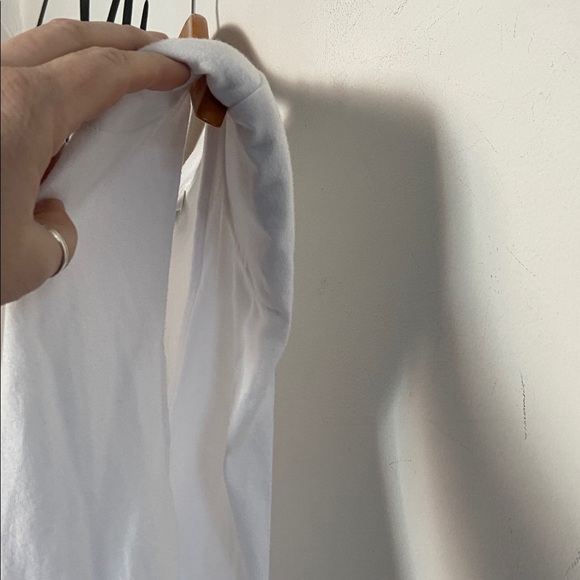 NWT Aritzia Babaton white muscle tee with padded shoulders - Picture 8 of 11